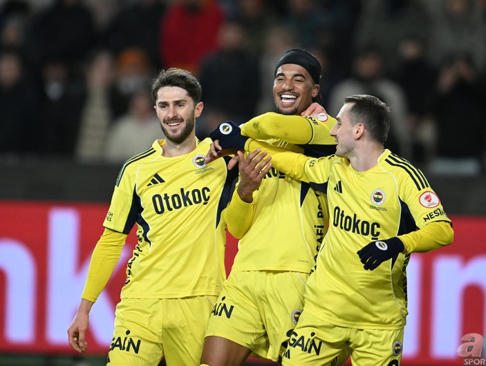 Fenerbahçe’de Orta Sahaya Yeni Plan: Olası Ayrılıklara Karşı Sarr Gündemde