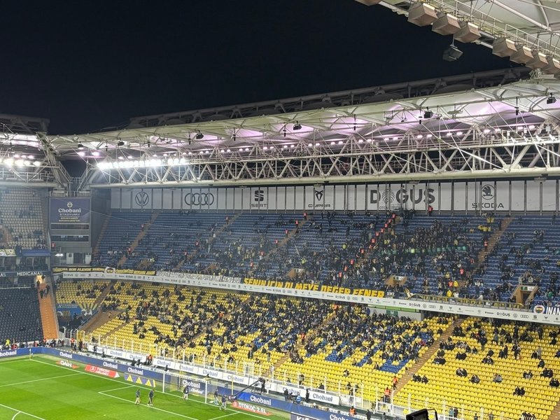 Fenerbahçe–Gaziantep FK Maçında Tribünler Dikkat Çekti