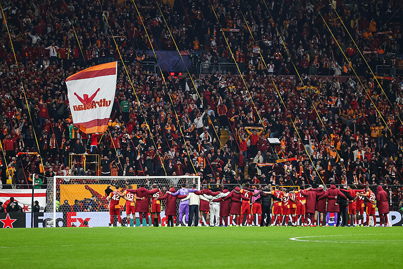 Galatasaray, Liverpool Deplasmanında Tur Peşinde: İlk 11’ler Netleşti