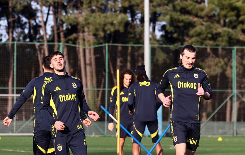 Fenerbahçe’de Çağlar Söyüncü Takımla Çalışmalara Başladı