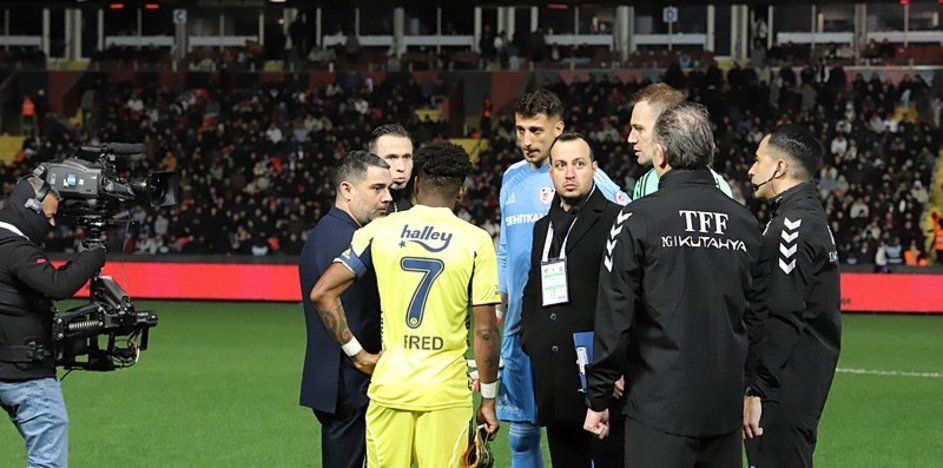 Gaziantep FK–Fenerbahçe Maçı Işıklandırma Arızası Nedeniyle Gecikmeli Başladı