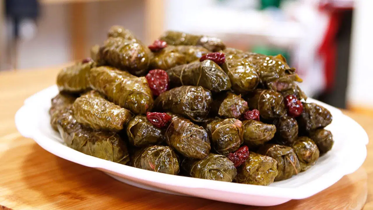 Zeytinyağlıda Meyve Devrimi: Vişne ve Yaprağın Aromatik Buluşması