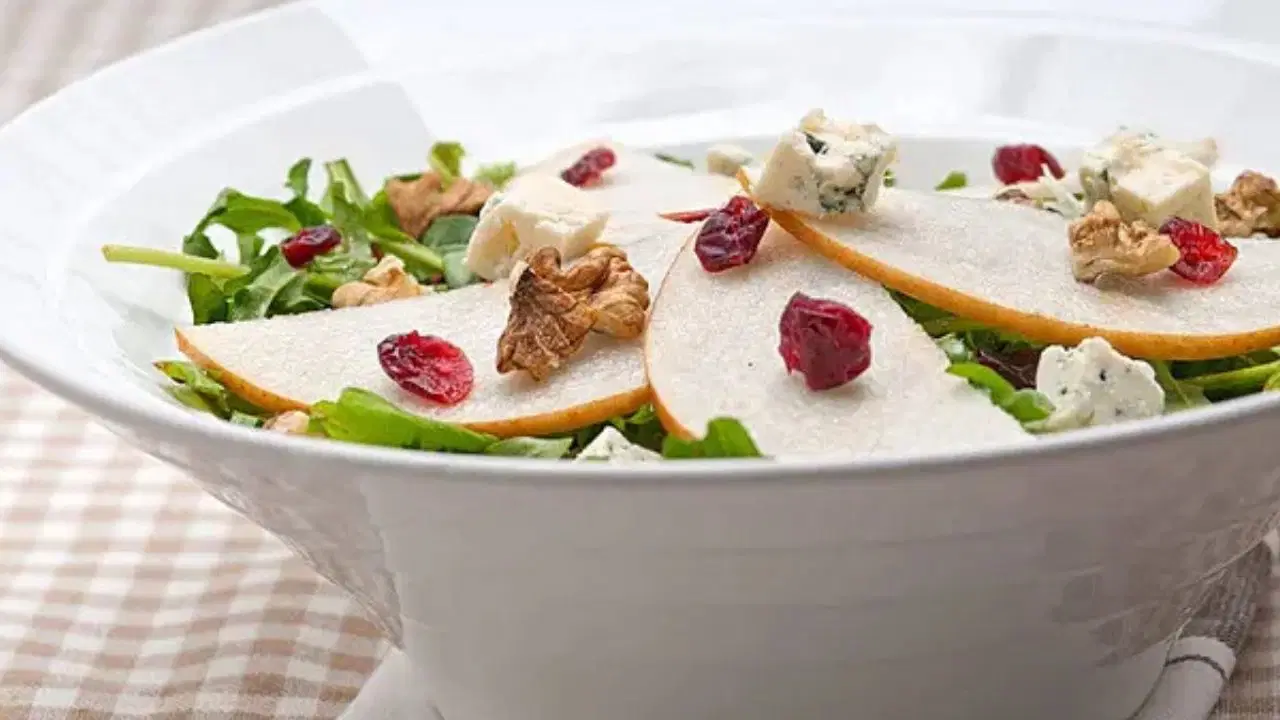 Avrupa’nın bayıldığı Rokforlu ve ballı armutlu salata tarifi.