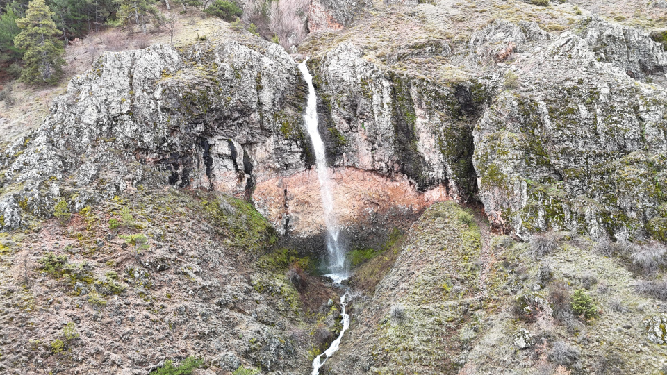 Kurumcu Şelalesi Yeniden Canlandı: Yağmur Bolluğu Doğayı Şenlendirdi