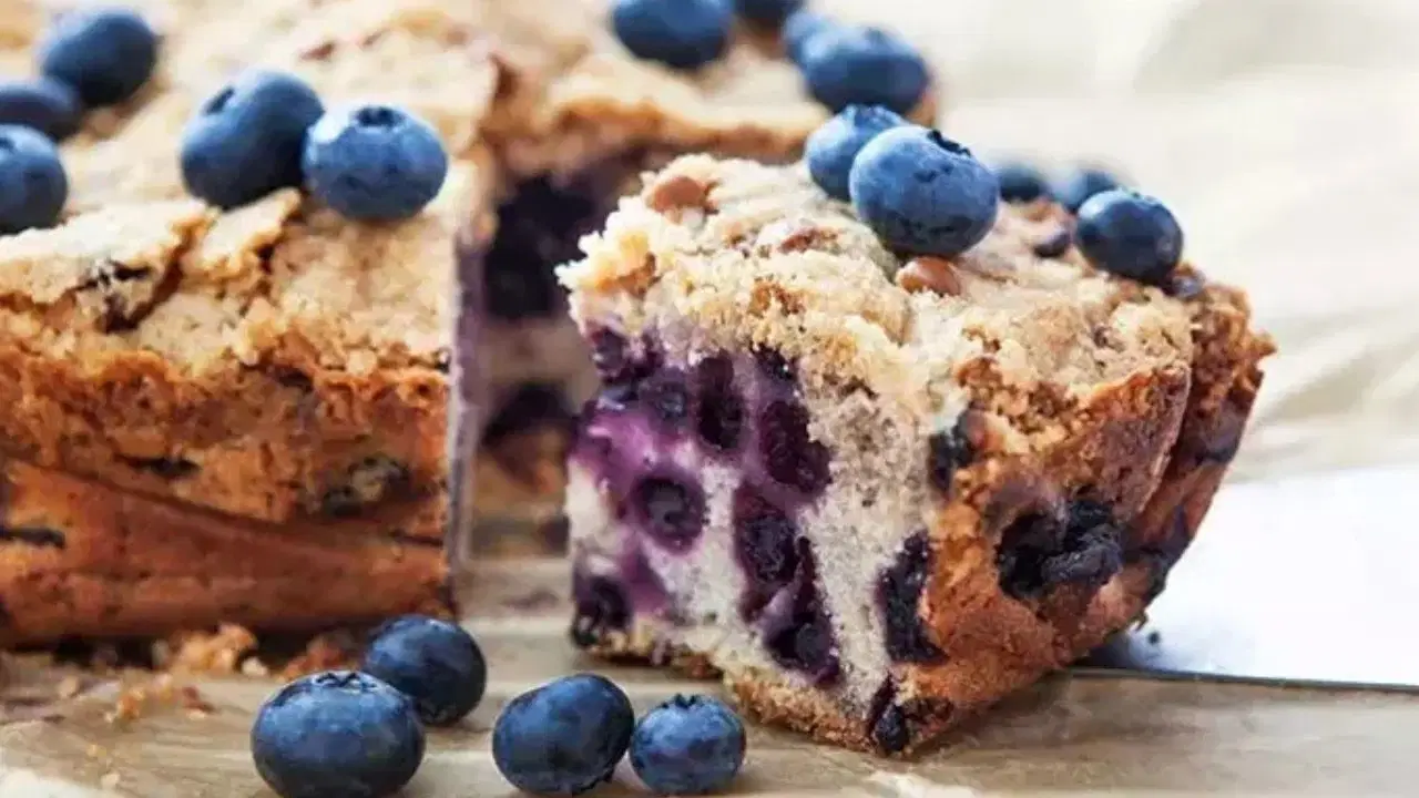 Çay saatlerine ferah aromasıyla yaban mersinli kek tarifi