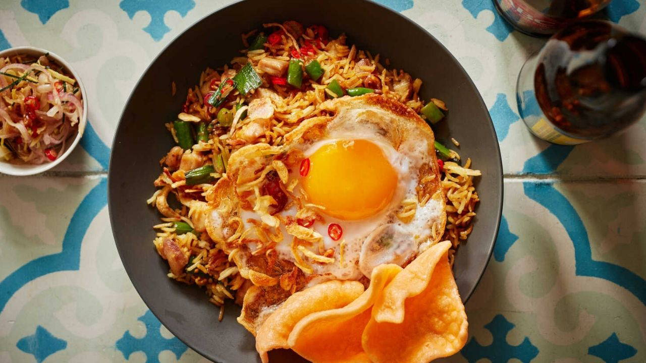 Endonezya mutfağının sokak ateşi: Nasi Goreng Ayam