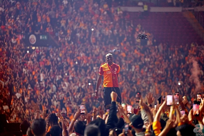 Osimhen İçin Manchester United İddiası! İngiliz Devinin Transfer Planı Ortaya Çıktı