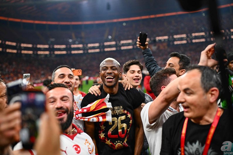 Victor Osimhen’den Galatasaray Taraftarına Övgü: “Rakibe Cehennem, Bize Cennet”