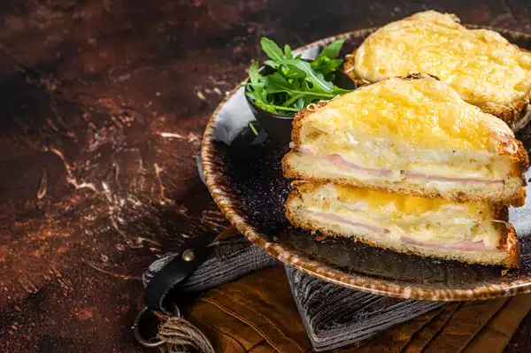 Paris Esintisi Sofranızda: Gastronominin Klasik Yıldızı Croque Monsieur