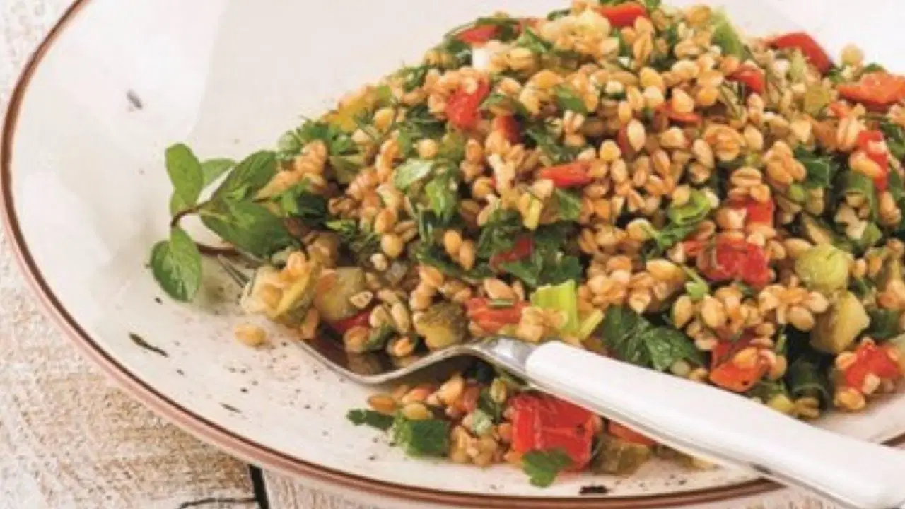 Efsane diyet dostu: Buğdaylı salata nasıl yapılır?